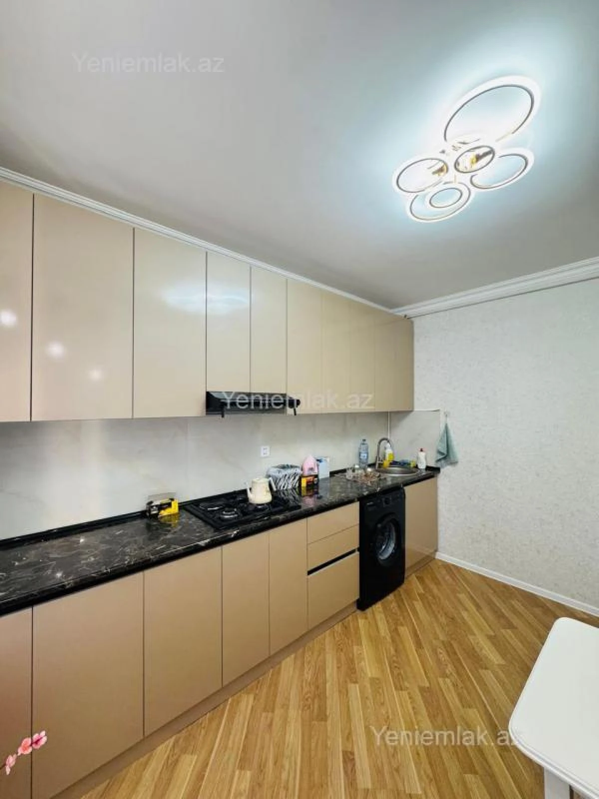 Satılır 2 otaqlı köhnə tikili 65 m²