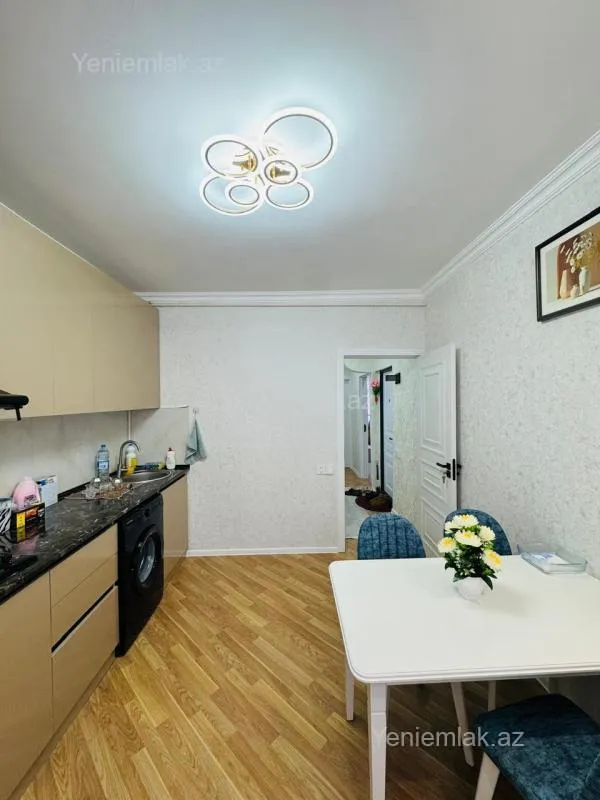 Satılır 2 otaqlı köhnə tikili 65 m²