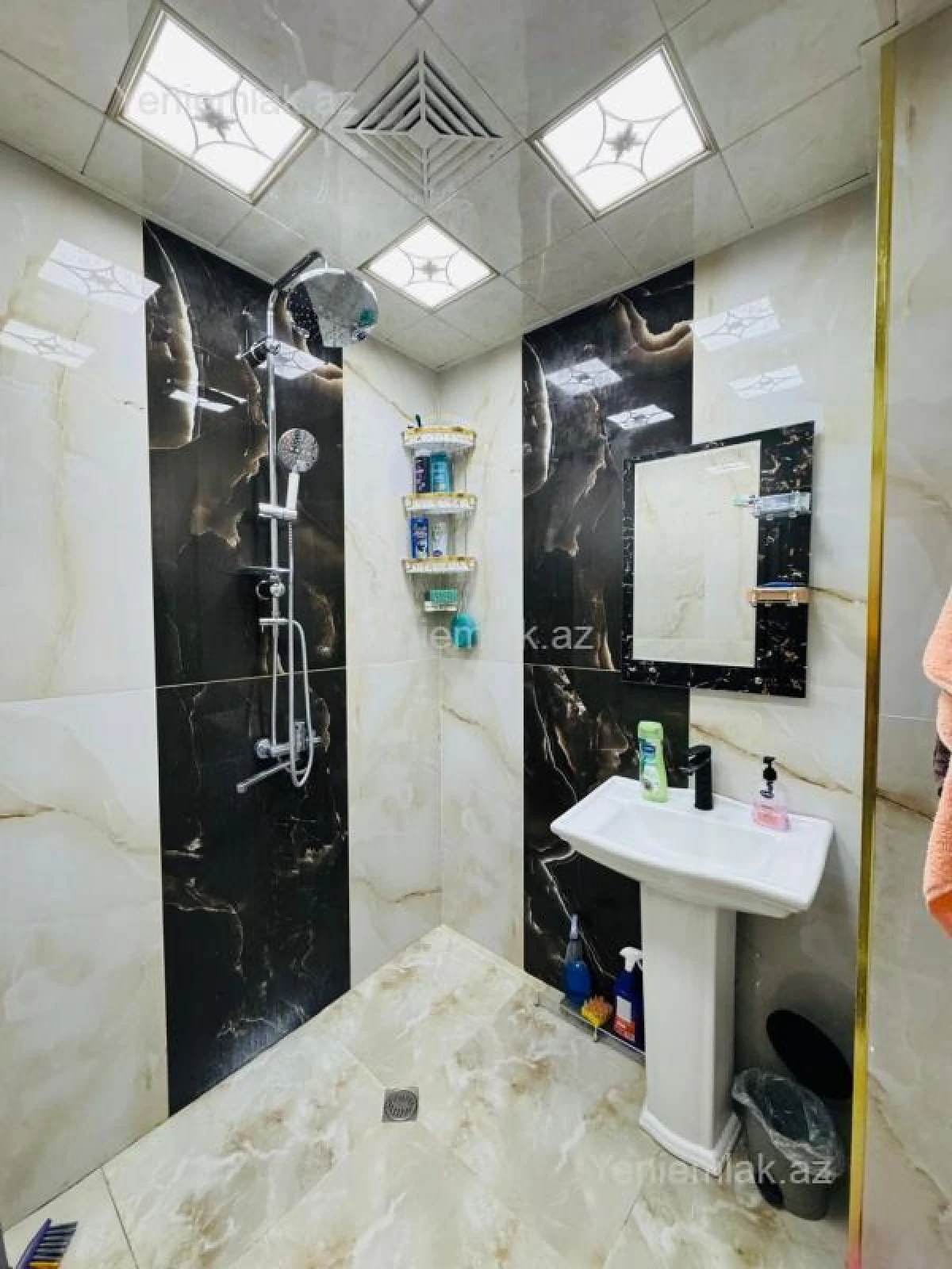 Satılır 2 otaqlı köhnə tikili 65 m²