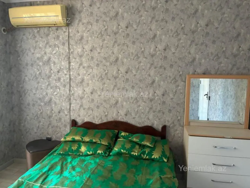 Satılır 2 otaqlı köhnə tikili 70 m²