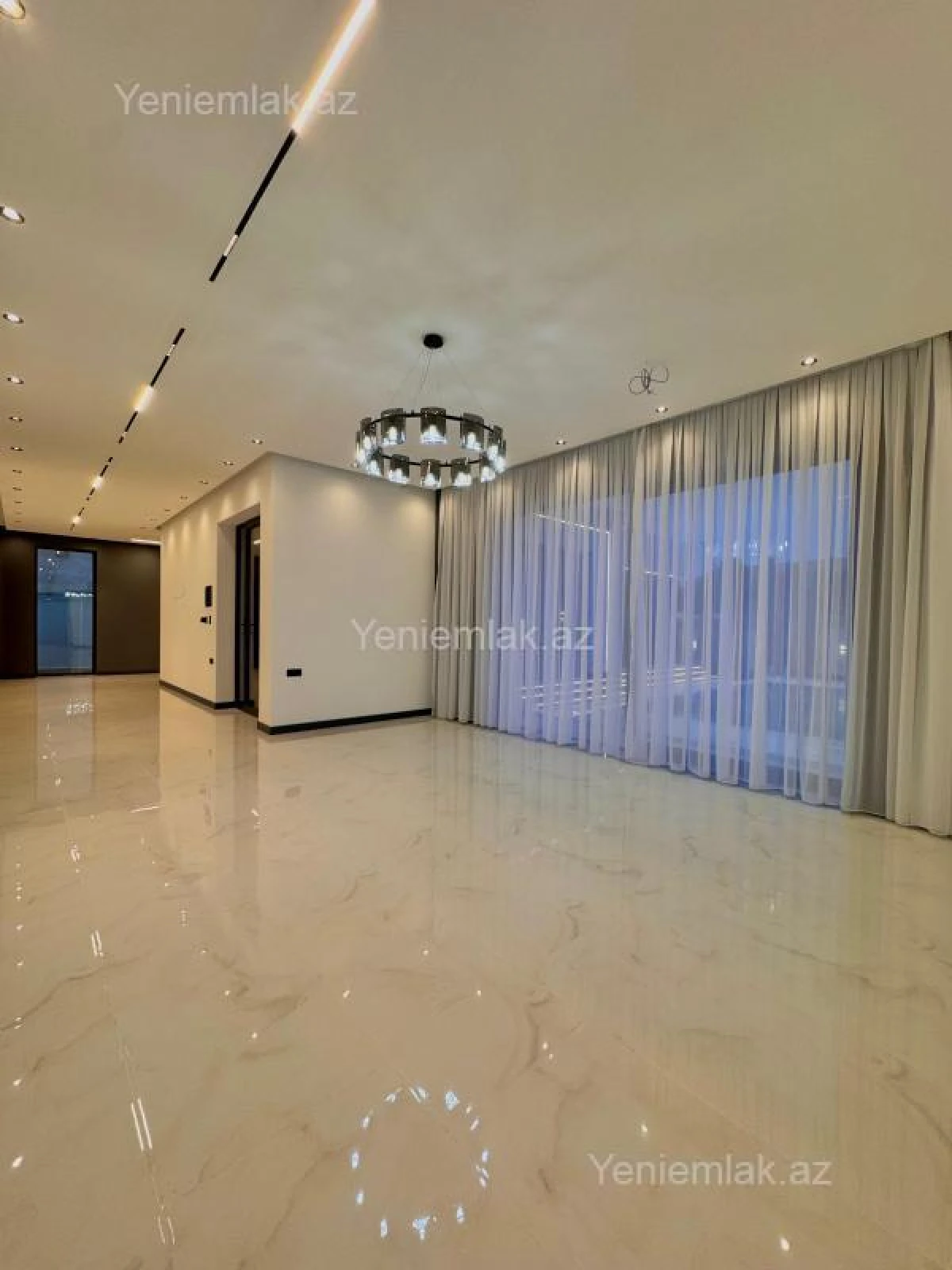 Satılır 5 otaqlı həyət evi 250 m²