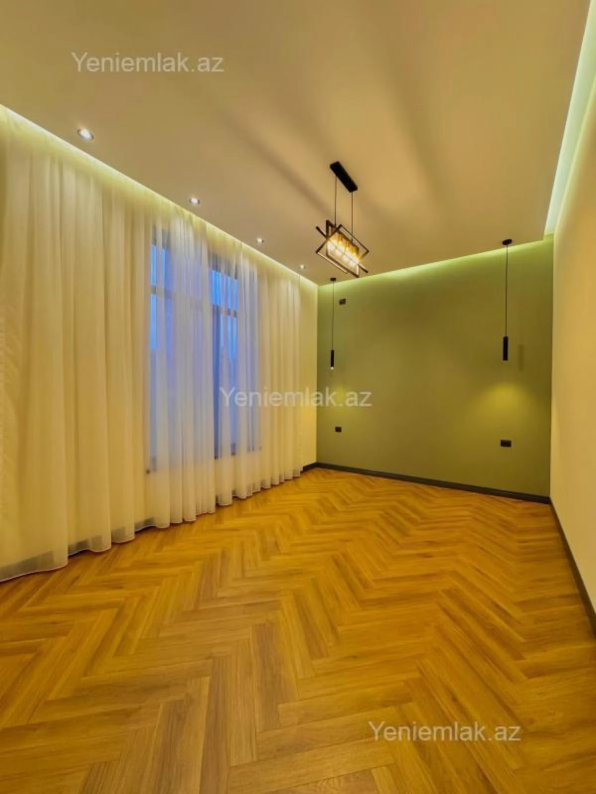 Satılır 5 otaqlı həyət evi 250 m²