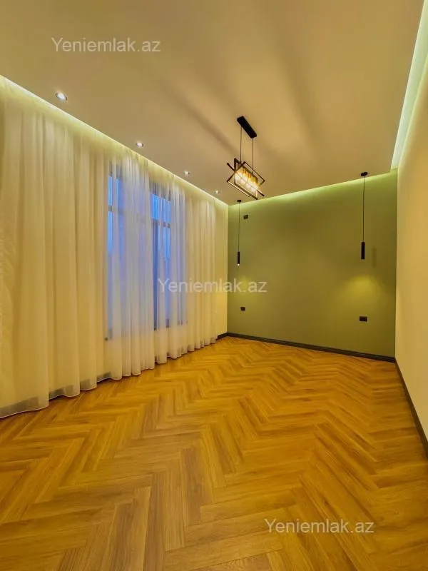 Satılır 5 otaqlı həyət evi 250 m²