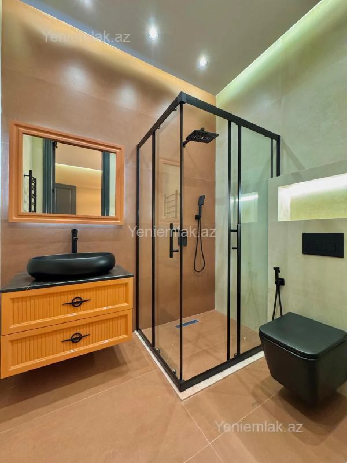 Satılır 5 otaqlı həyət evi 250 m²