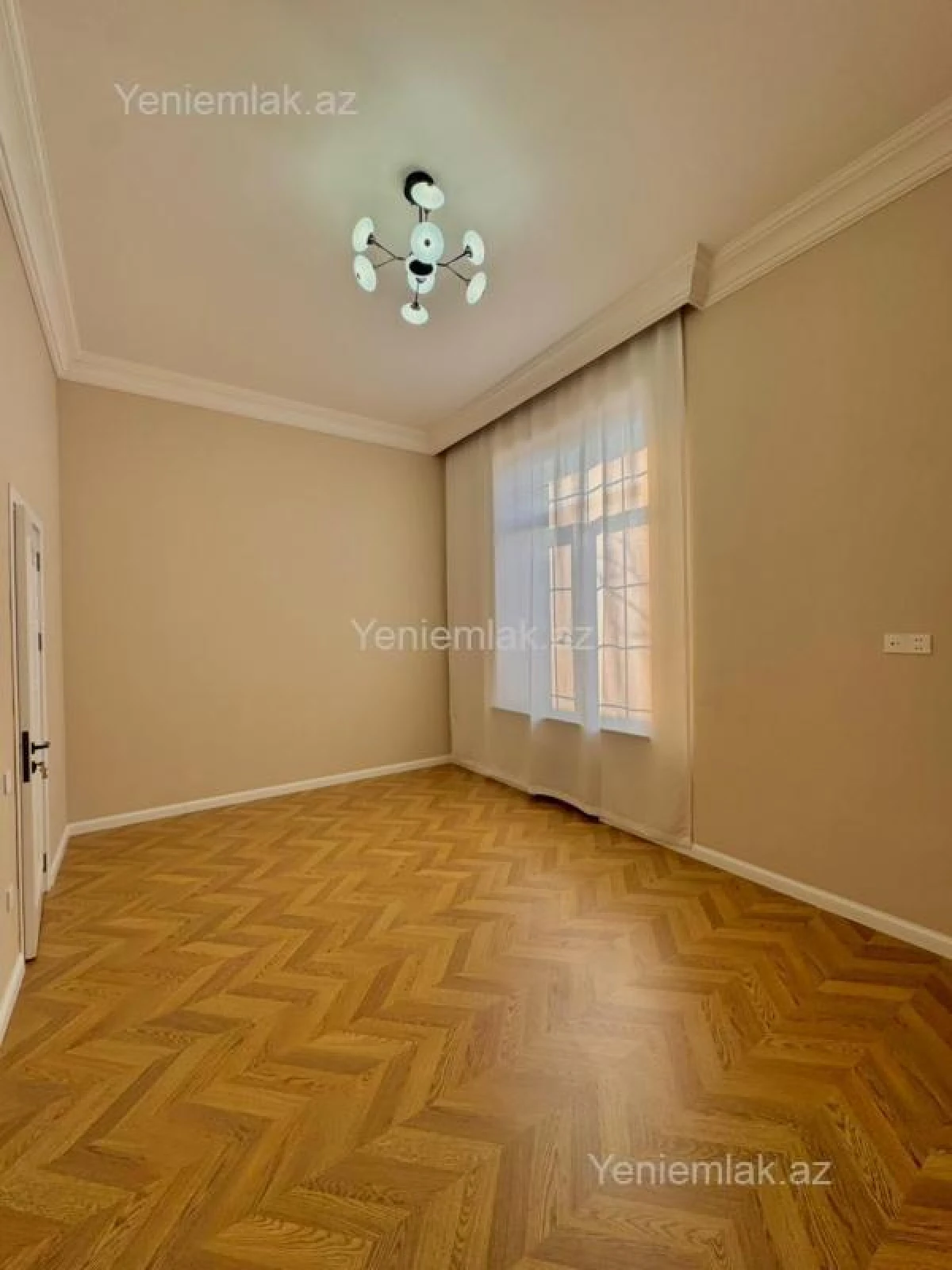 Satılır 5 otaqlı həyət evi 240 m²