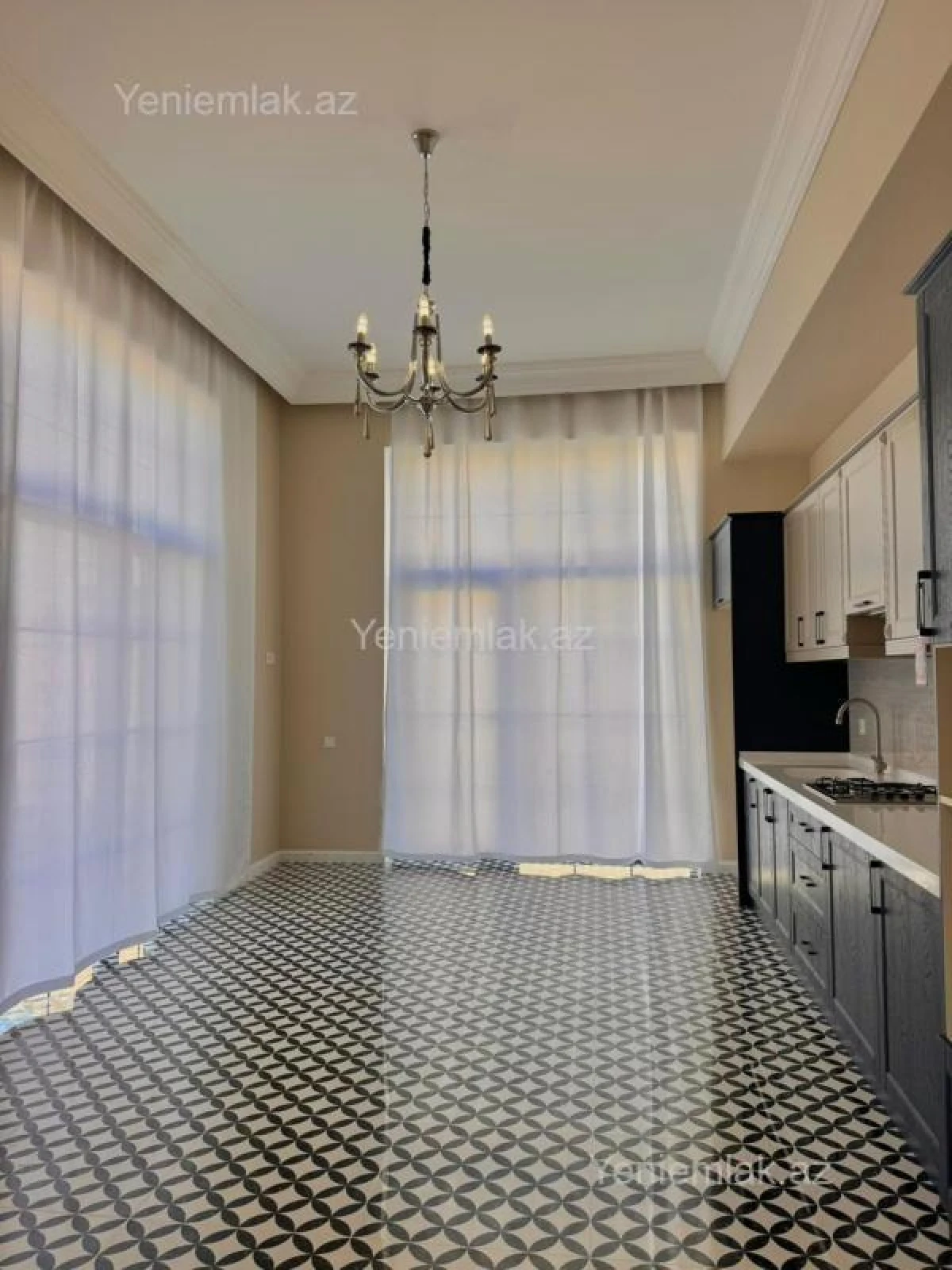 Satılır 5 otaqlı həyət evi 240 m²