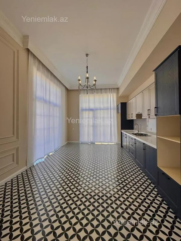 Satılır 5 otaqlı həyət evi 240 m²