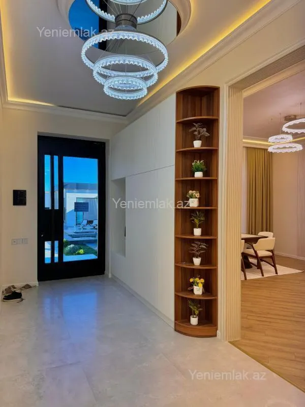 Satılır 5 otaqlı həyət evi 250 m²
