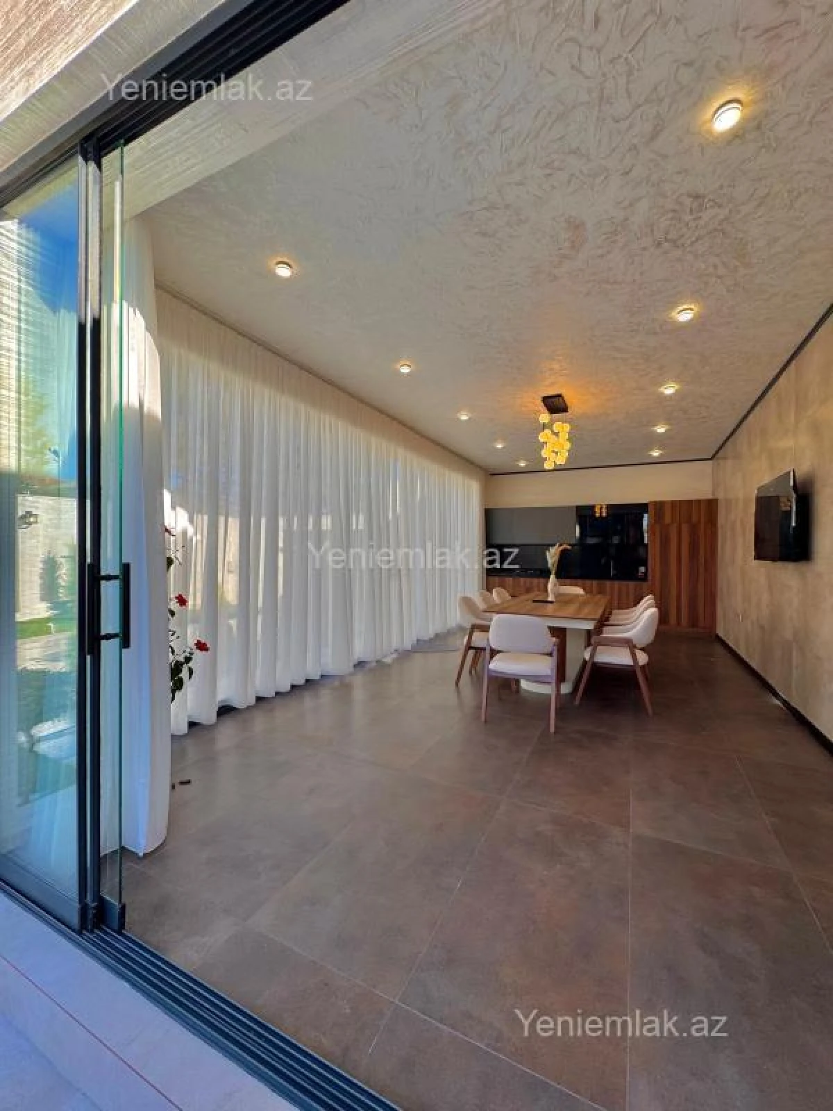 Satılır 5 otaqlı həyət evi 250 m²