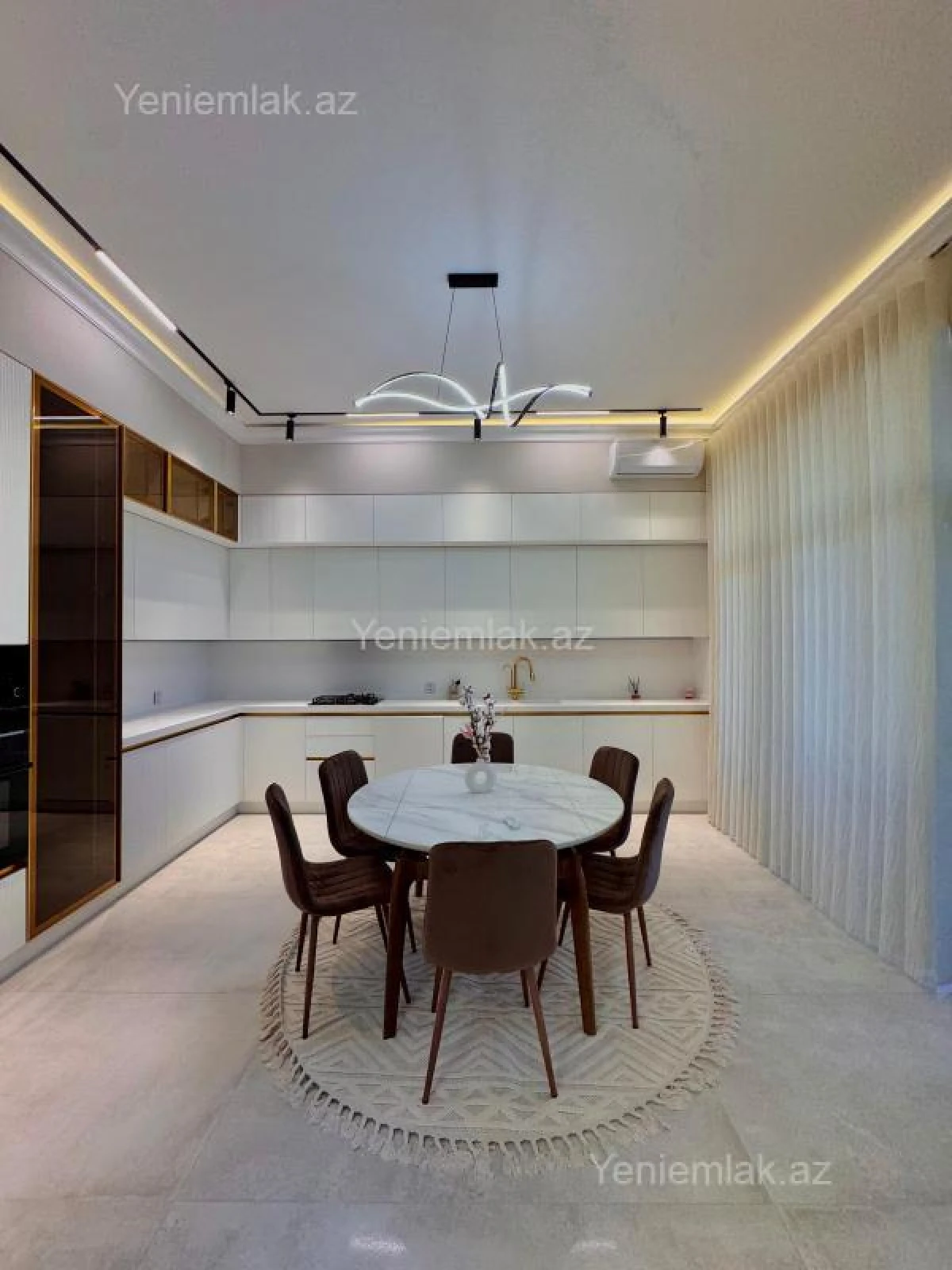 Satılır 5 otaqlı həyət evi 250 m²