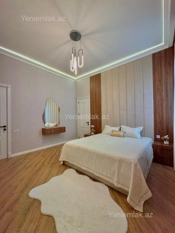 Satılır 5 otaqlı həyət evi 250 m²