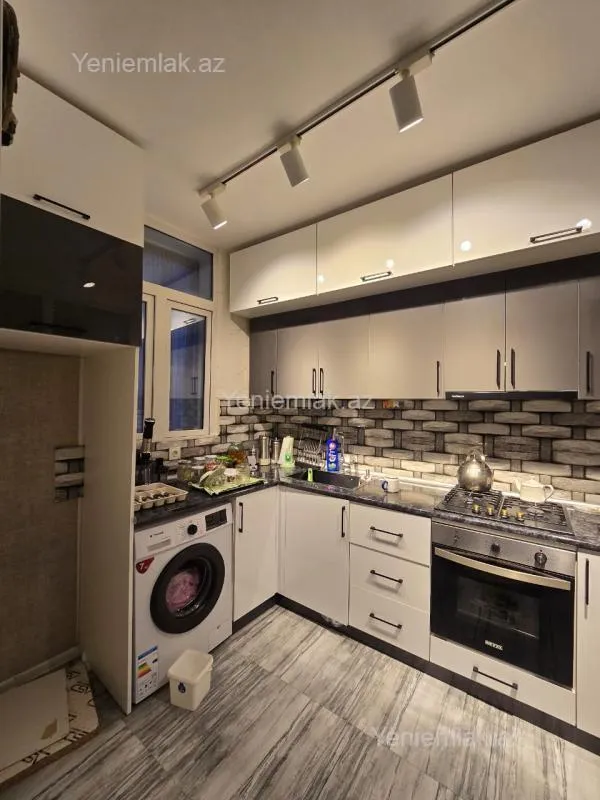 Satılır 2 otaqlı köhnə tikili 55 m²