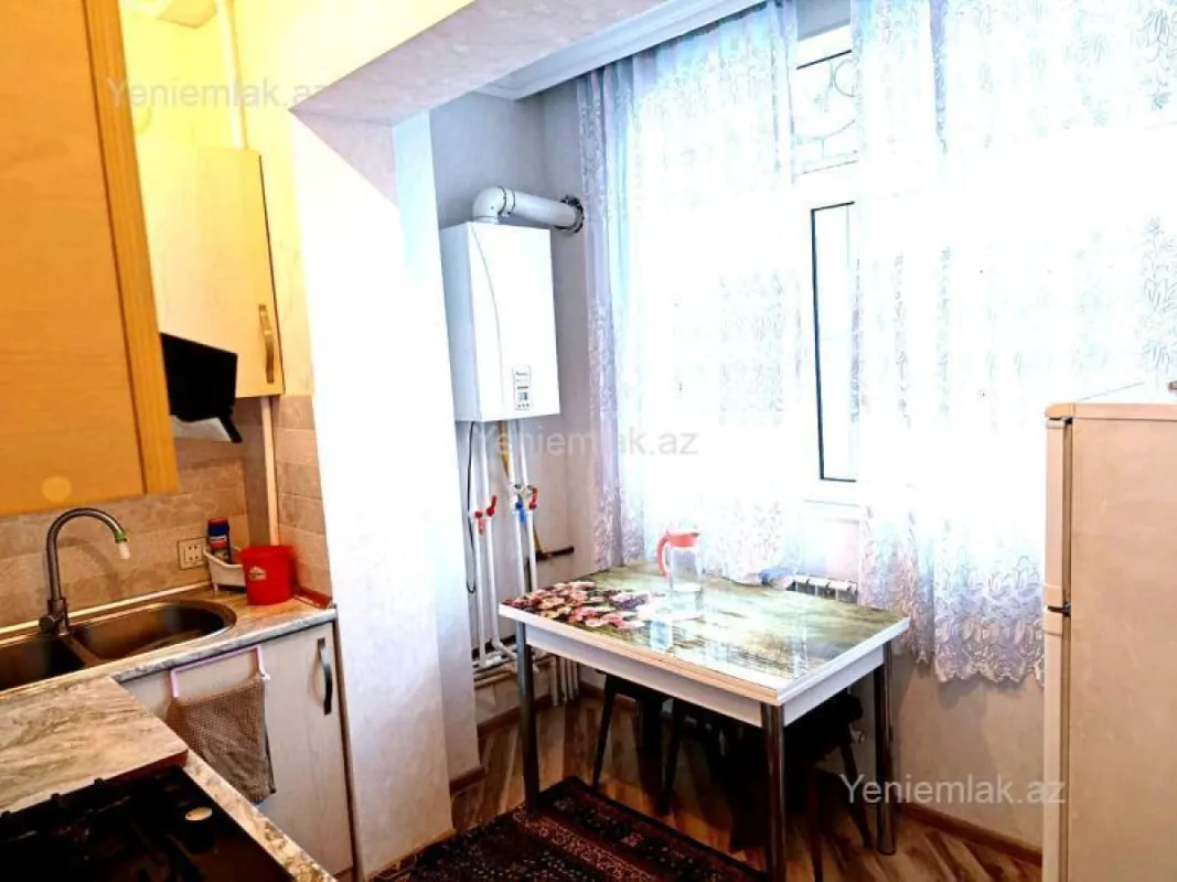 Satılır 2 otaqlı köhnə tikili 40 m²