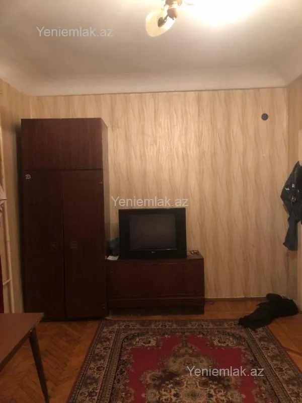 Satılır 1 otaqlı köhnə tikili 45 m²