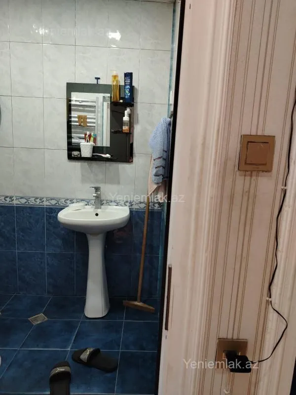 Satılır 4 otaqlı köhnə tikili 103 m²