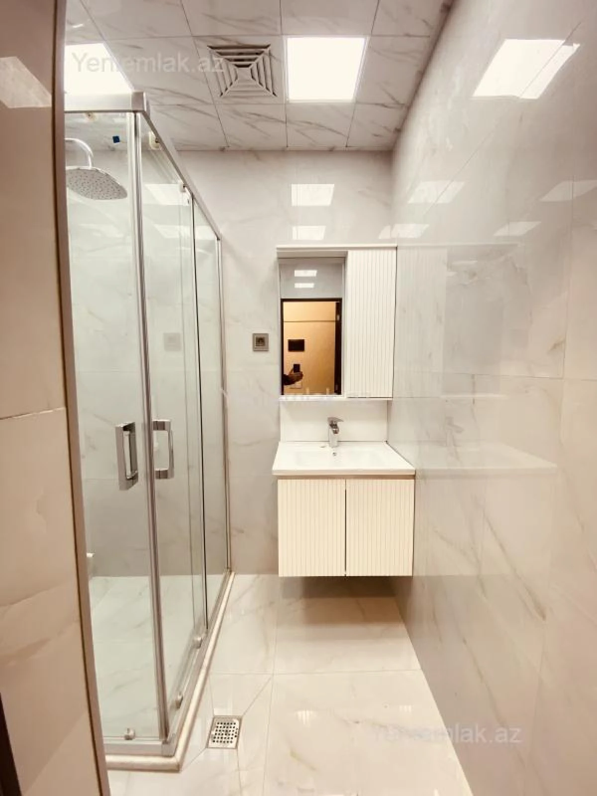 Satılır 2 otaqlı köhnə tikili 60 m²