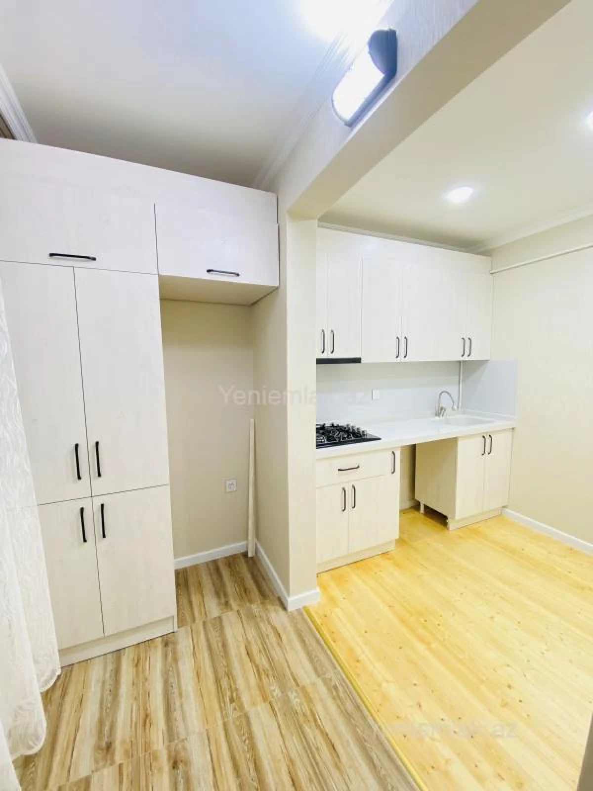 Satılır 2 otaqlı köhnə tikili 60 m²