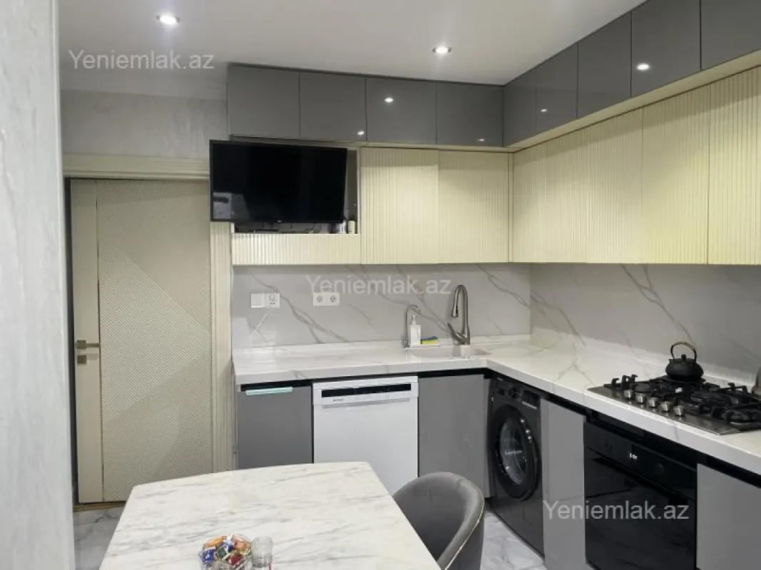 Satılır 5 otaqlı köhnə tikili 120 m²