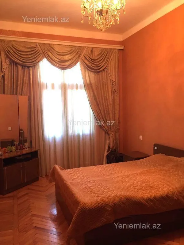Satılır 2 otaqlı köhnə tikili 60 m²