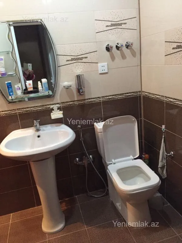 Satılır 2 otaqlı köhnə tikili 60 m²