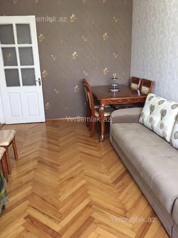 Satılır 2 otaqlı köhnə tikili 60 m²