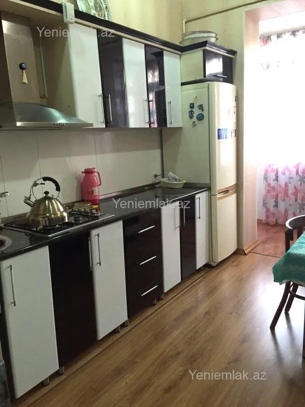 Satılır 2 otaqlı köhnə tikili 60 m²
