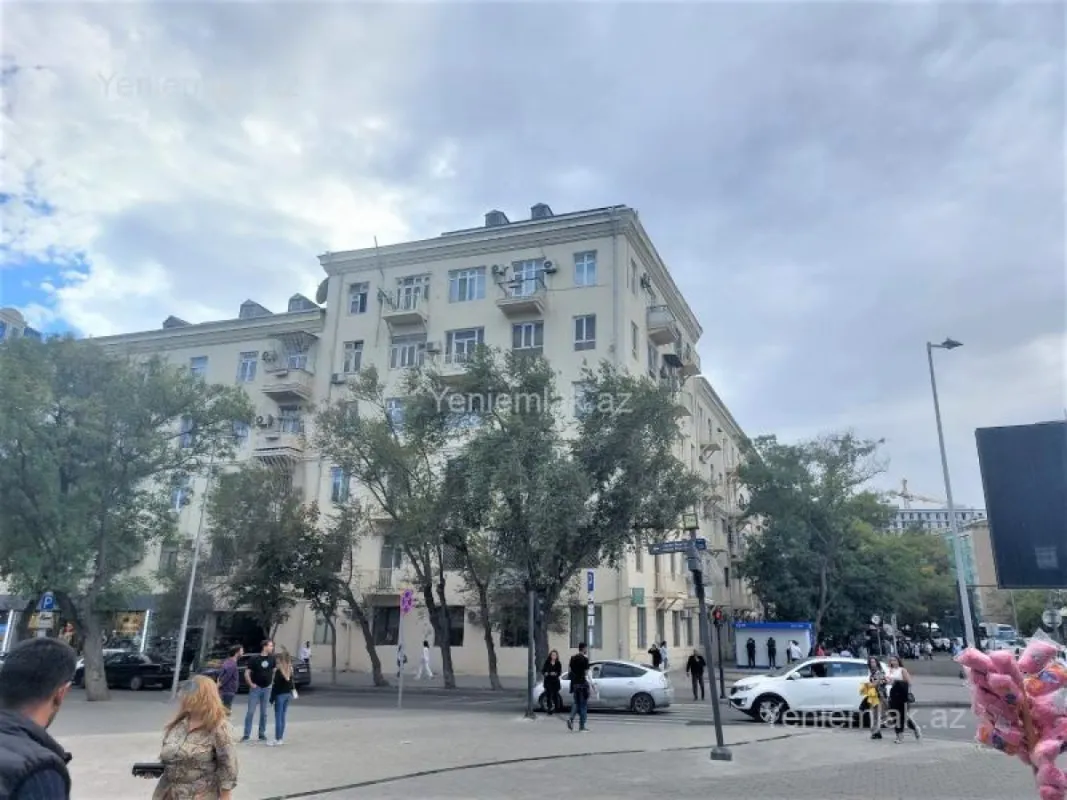 Satılır 2 otaqlı köhnə tikili 60 m²