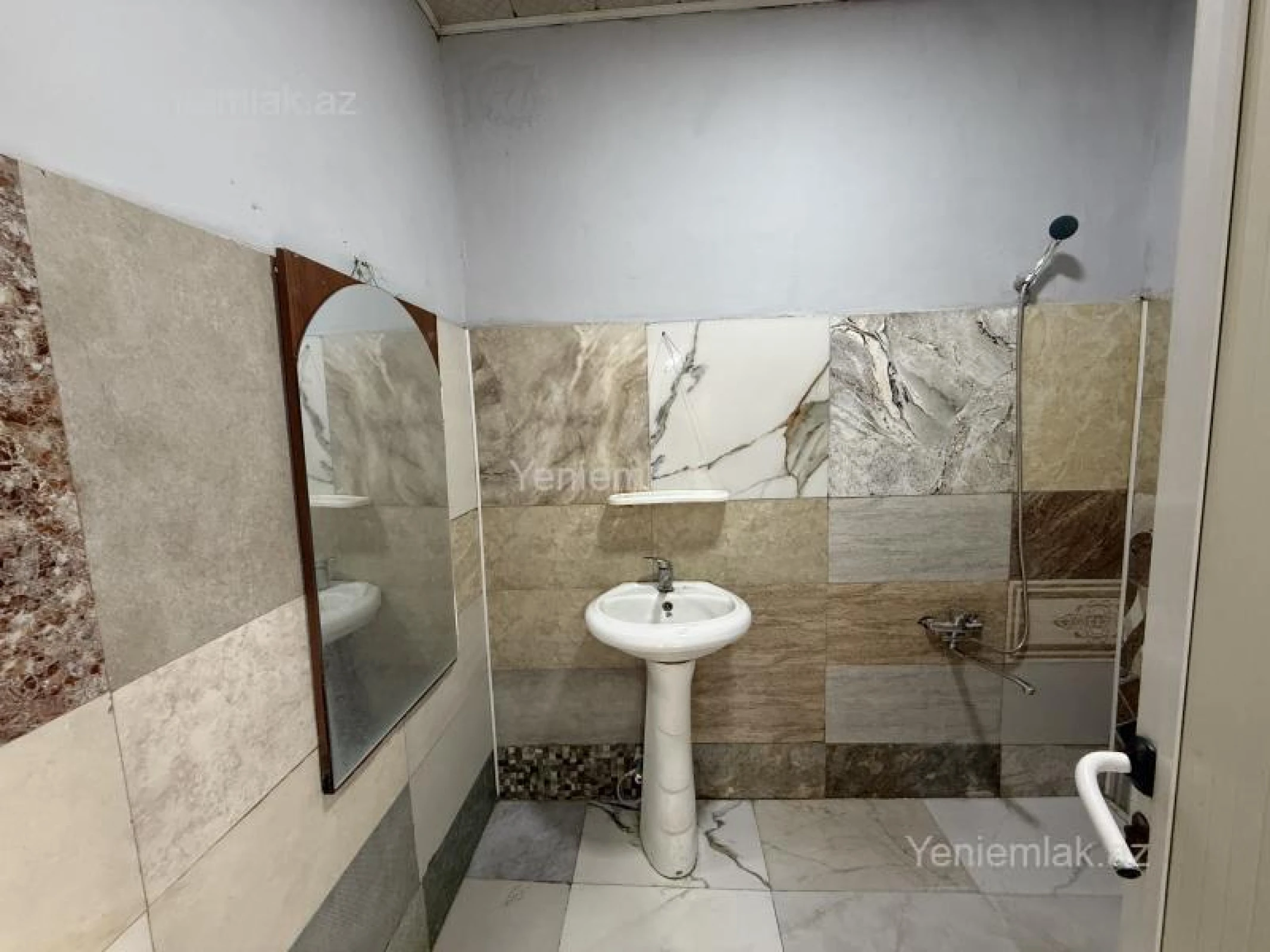 Satılır 2 otaqlı həyət evi 65 m²