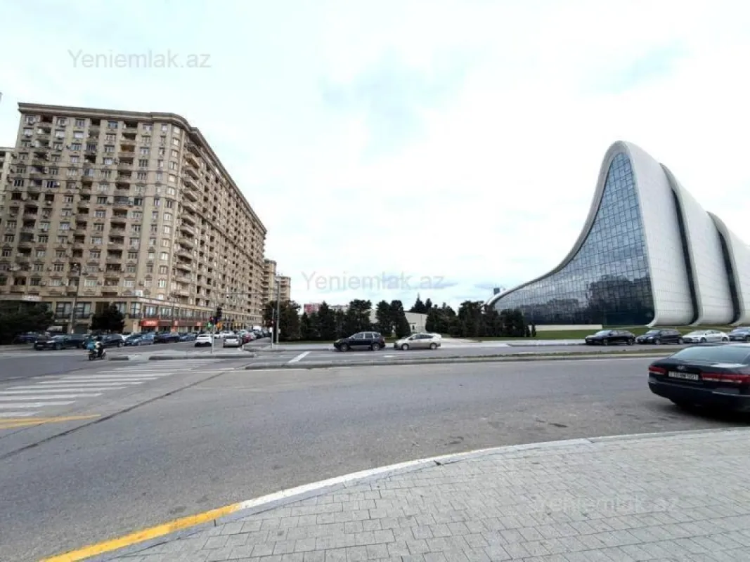 Satılır 3 otaqlı yeni tikili 82 m²