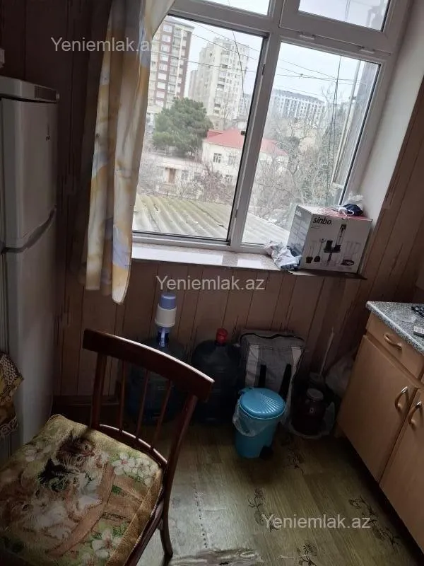 Satılır 1 otaqlı köhnə tikili 35 m²