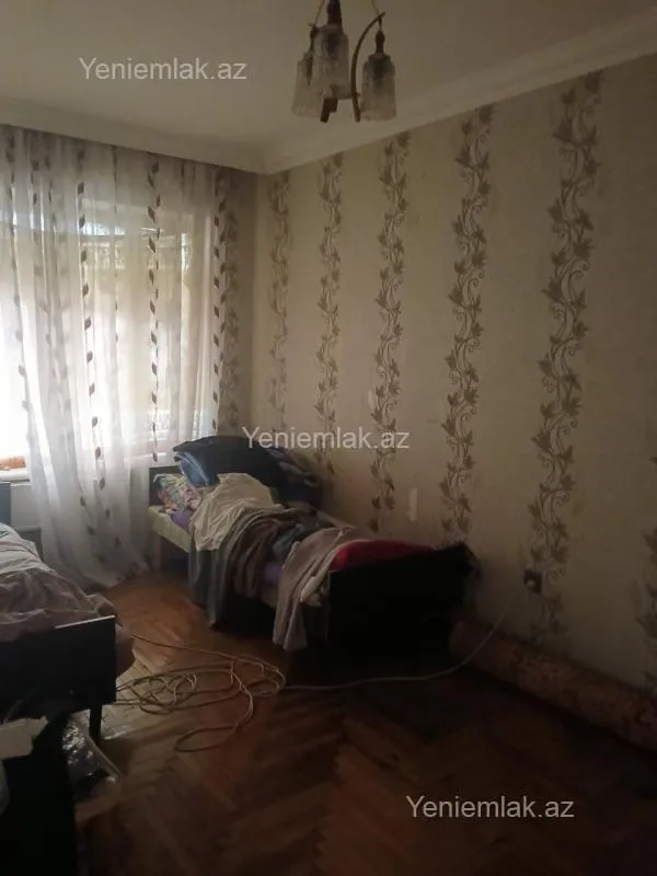 Satılır 3 otaqlı köhnə tikili 90 m²