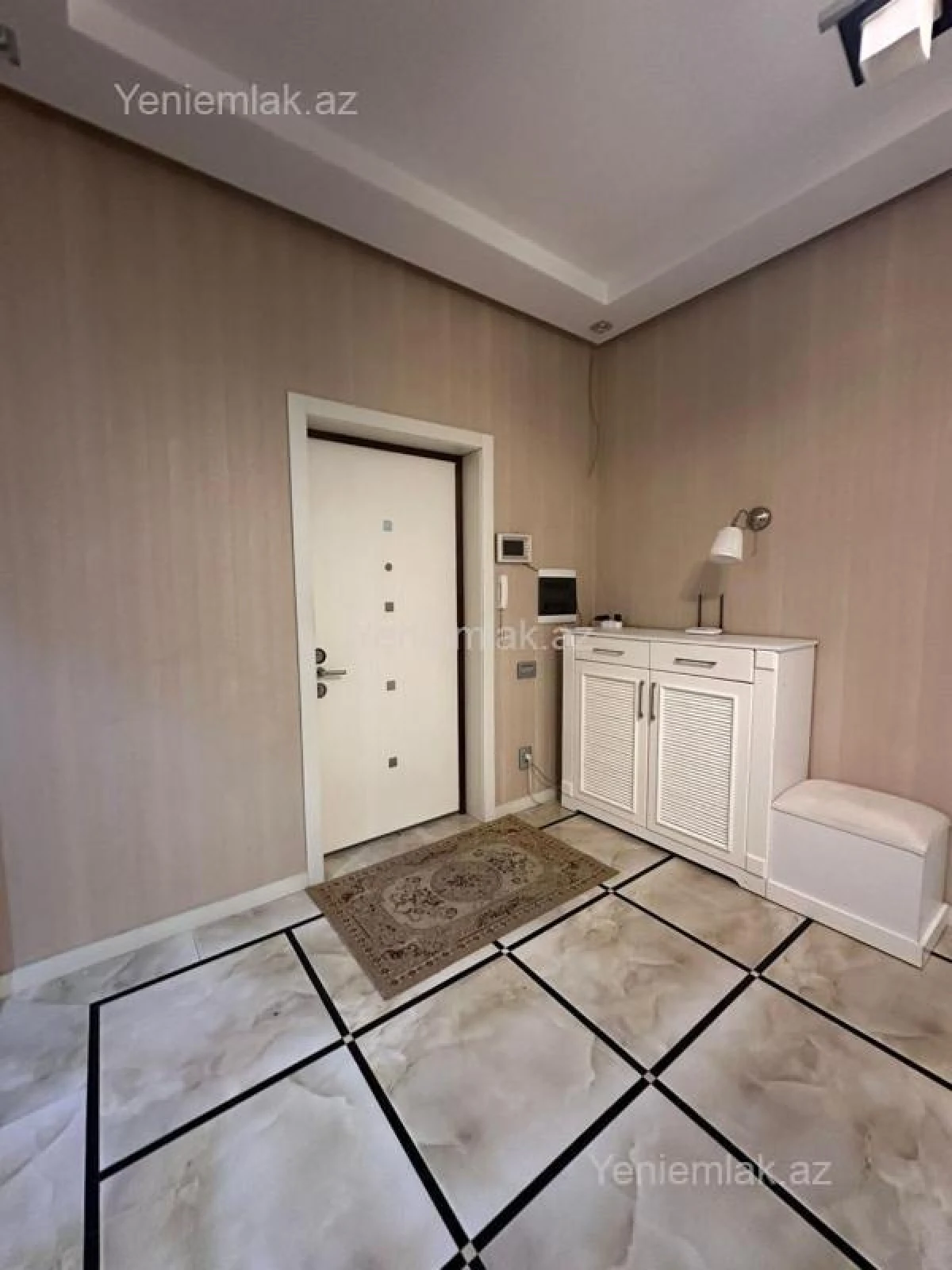 Satılır 4 otaqlı yeni tikili 180 m²