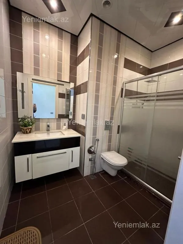 Satılır 4 otaqlı yeni tikili 180 m²