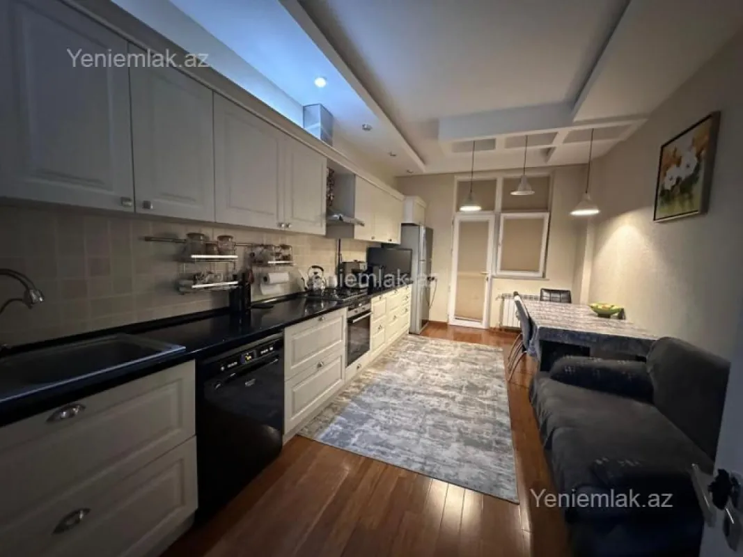 Satılır 4 otaqlı yeni tikili 180 m²