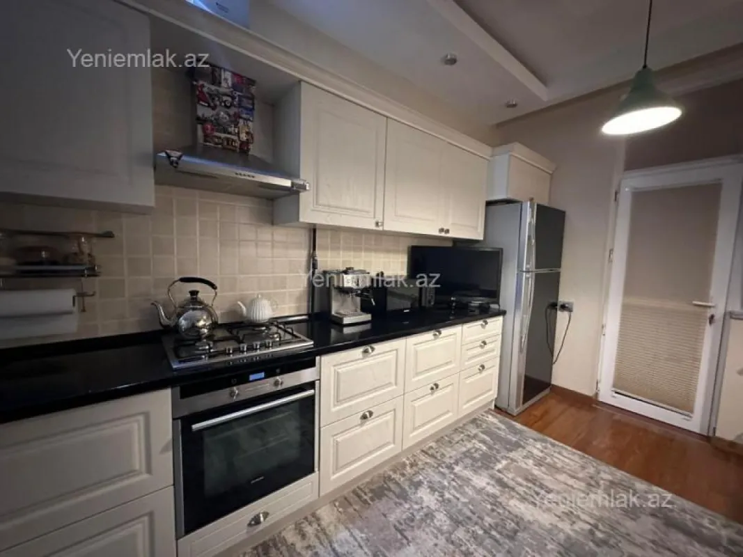 Satılır 4 otaqlı yeni tikili 180 m²