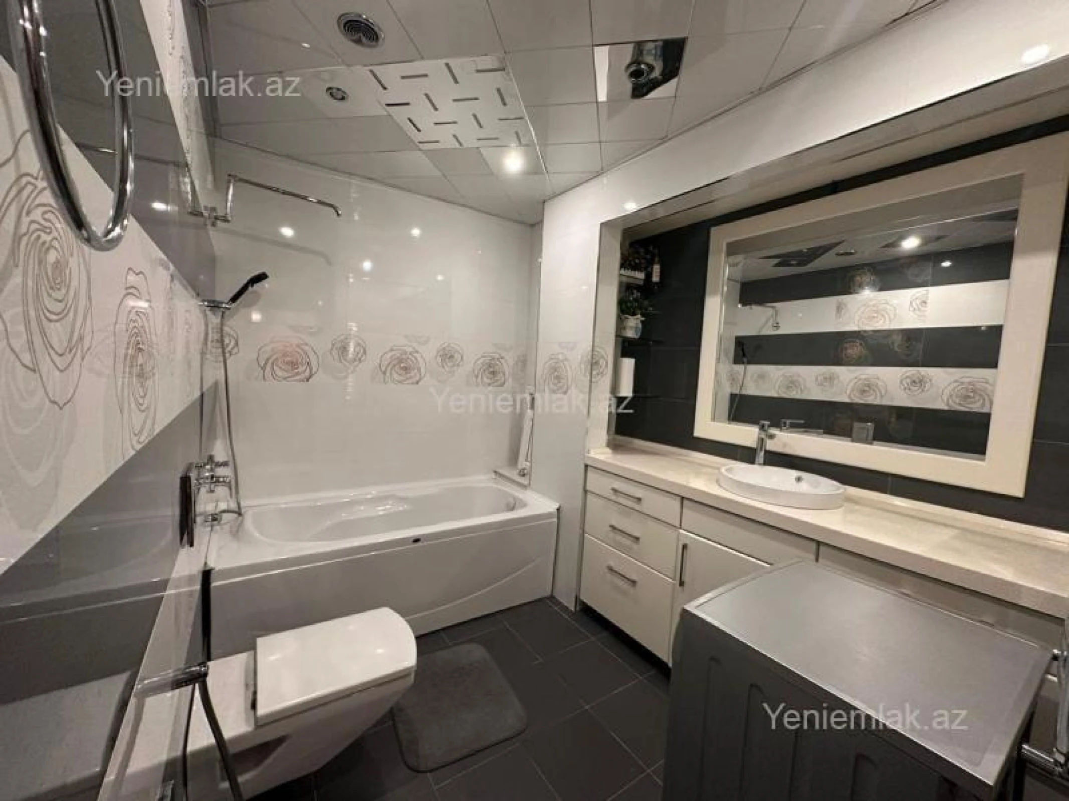 Satılır 4 otaqlı yeni tikili 180 m²