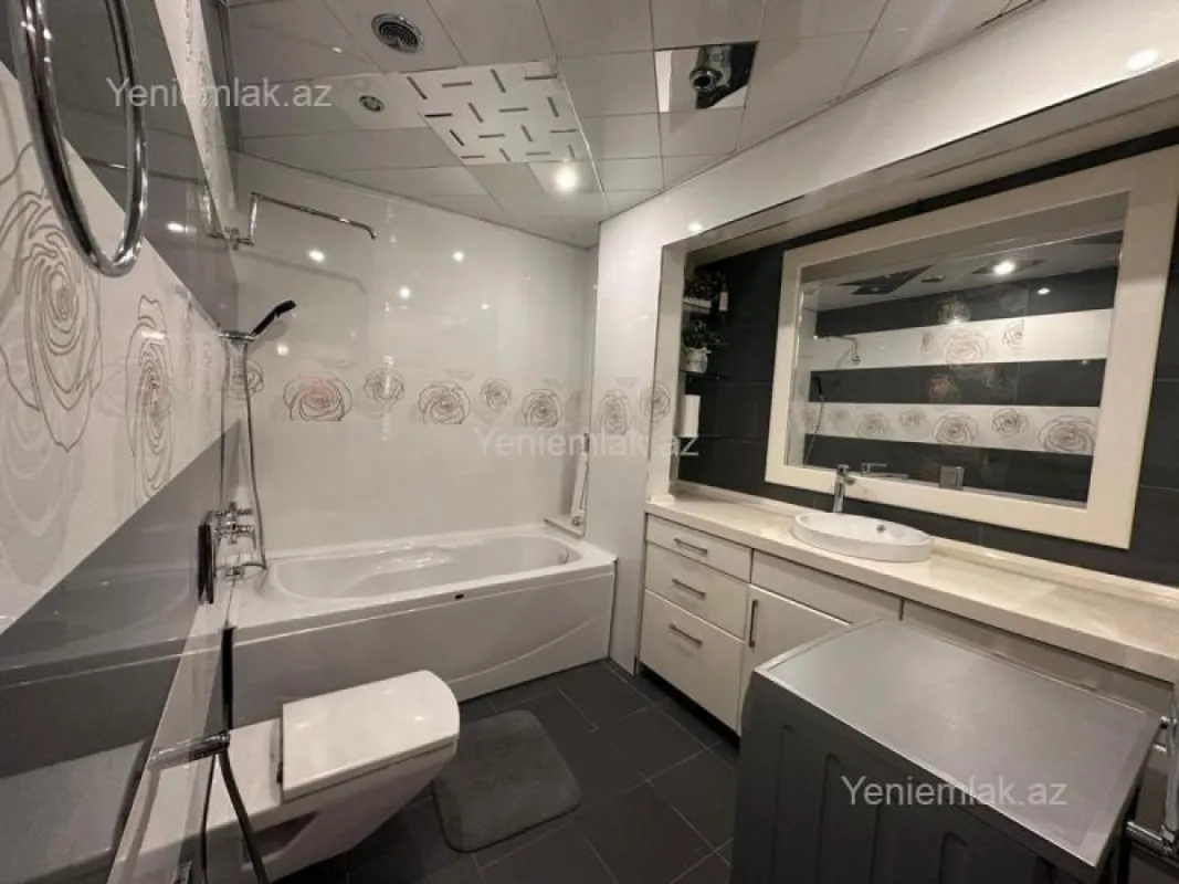 Satılır 4 otaqlı yeni tikili 180 m²