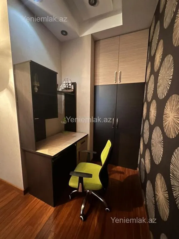 Satılır 4 otaqlı yeni tikili 180 m²