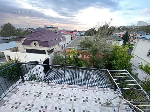 Satılır 5 otaqlı həyət evi 330 m²