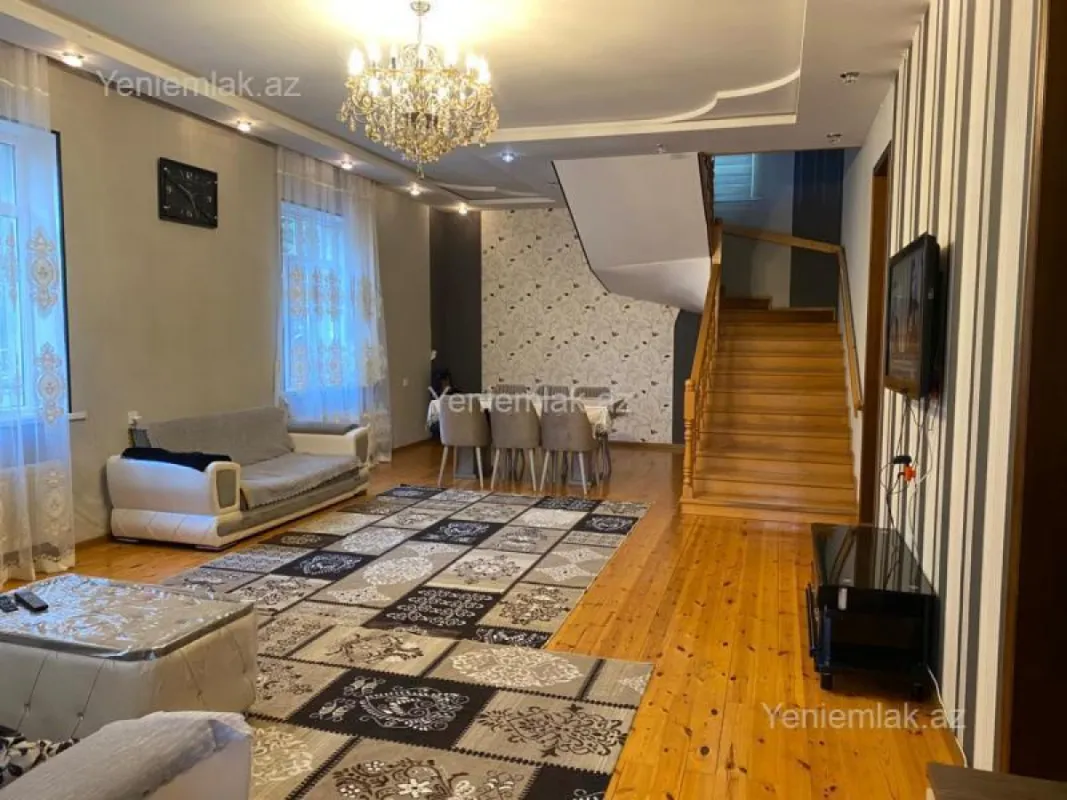 Satılır 5 otaqlı həyət evi 330 m²