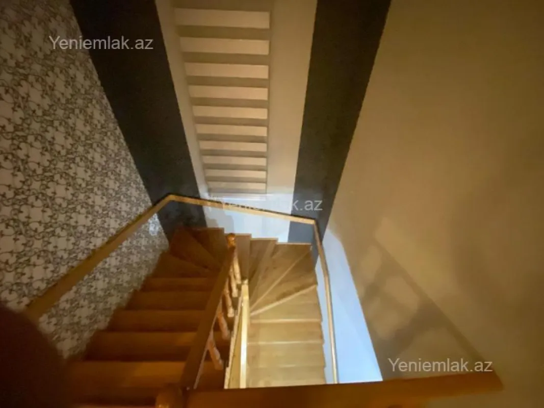 Satılır 5 otaqlı həyət evi 330 m²