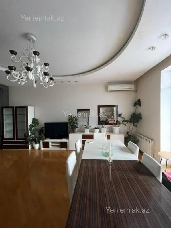 Satılır 3 otaqlı yeni tikili 140 m²