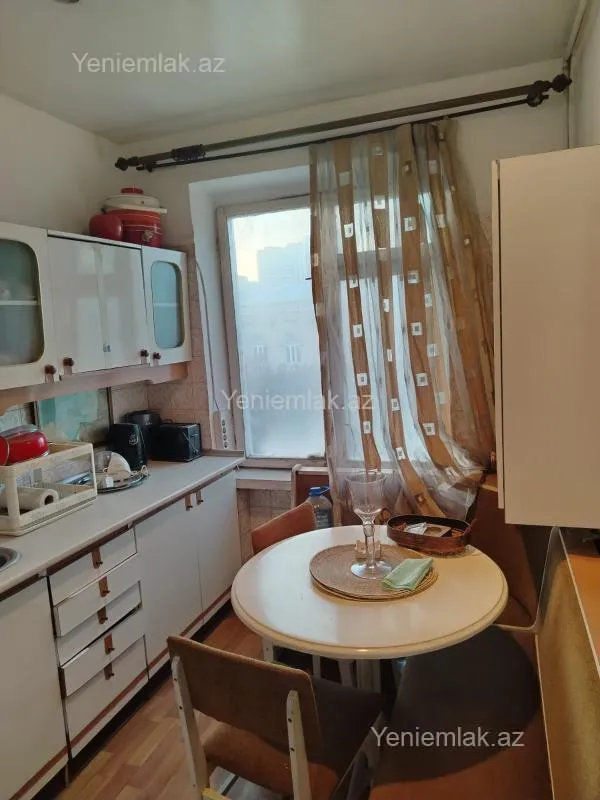 Satılır 3 otaqlı köhnə tikili 80 m²