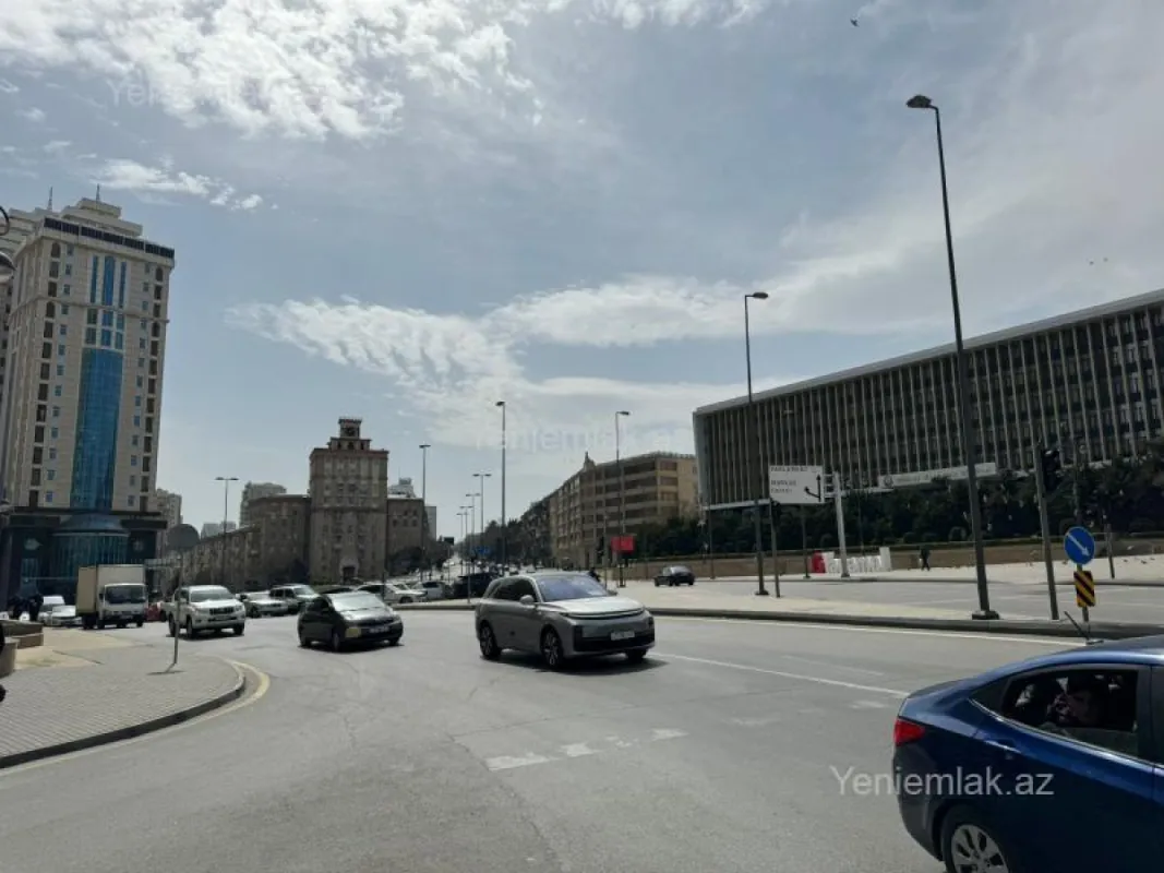 Satılır 3 otaqlı köhnə tikili 80 m²