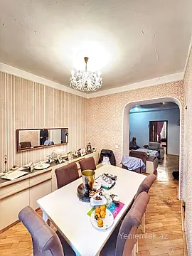 Satılır 3 otaqlı köhnə tikili 87 m²