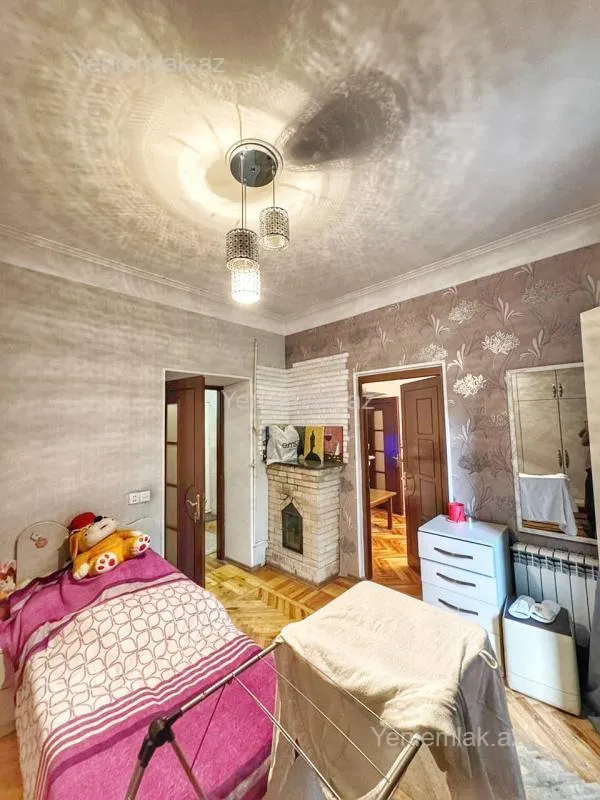 Satılır 3 otaqlı köhnə tikili 87 m²