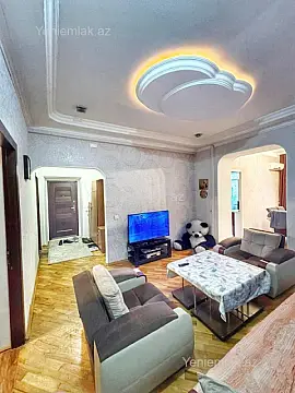 Satılır 3 otaqlı köhnə tikili 87 m²