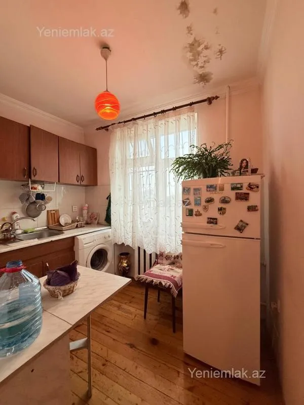 Satılır 1 otaqlı köhnə tikili 35 m²