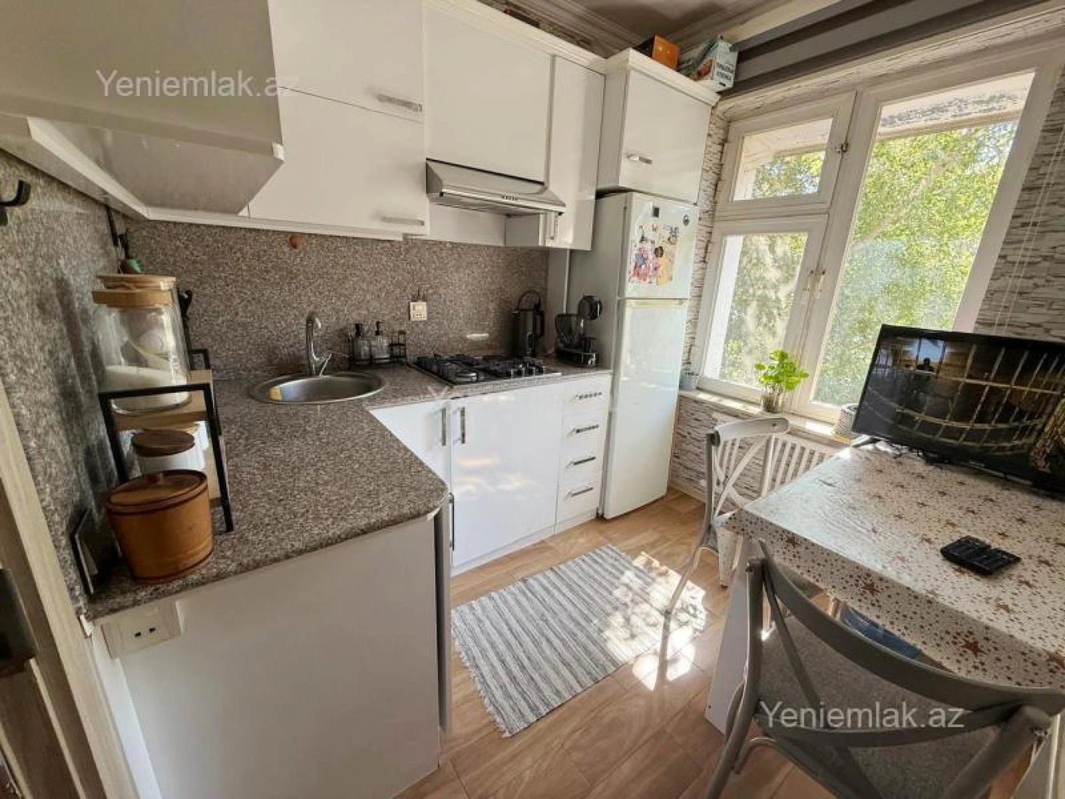 Satılır 3 otaqlı köhnə tikili 80 m²