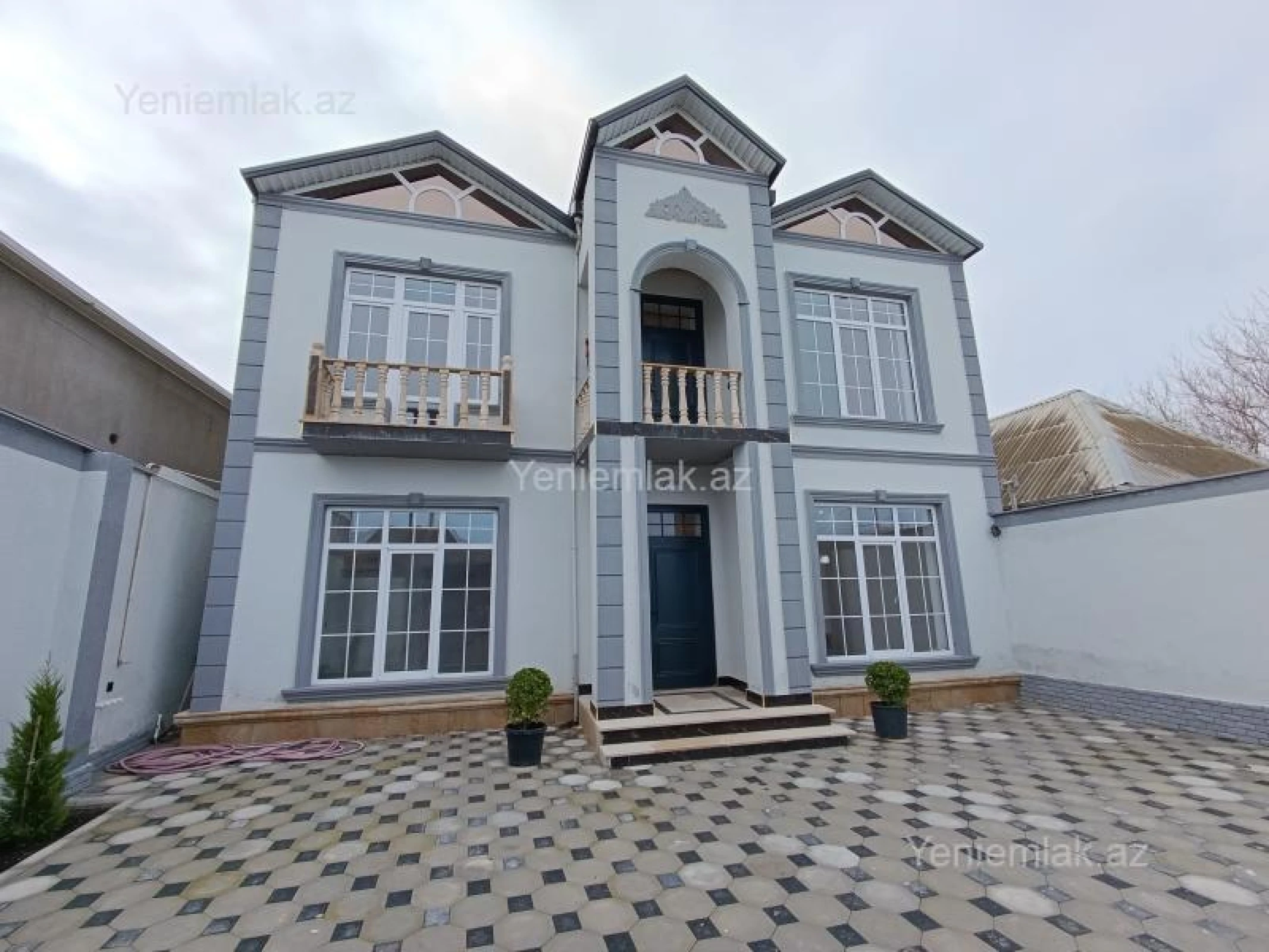 Satılır 5 otaqlı həyət evi 200 m²